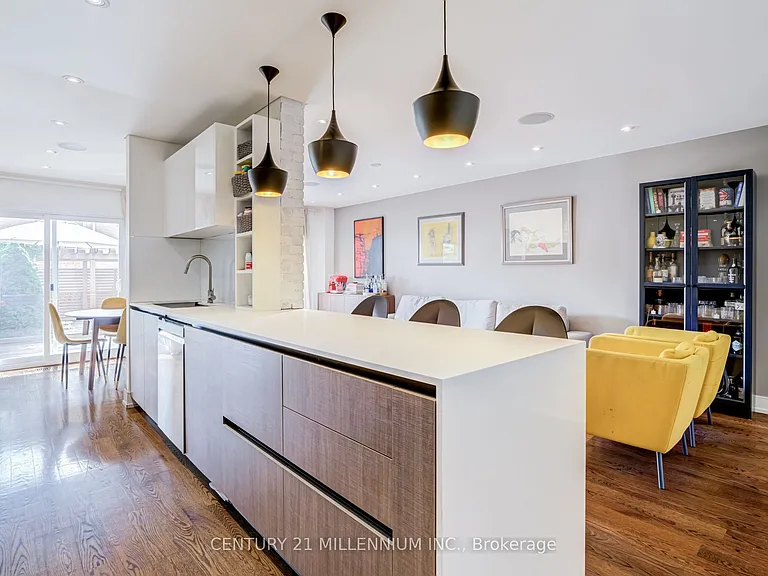 30 Queensmill Ct — Photo 17