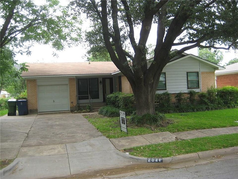 1st image of 2521 Lakeside Dr
