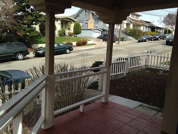 3rd image of 426 Van Dyke Ave