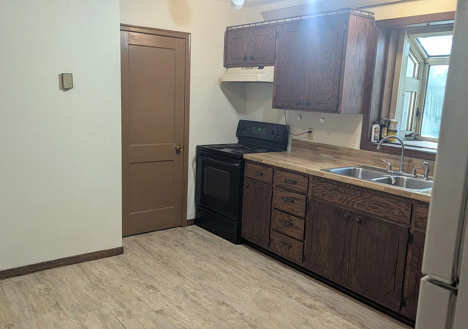2-bedroom 1-bath home available Nov 1st! — Photo 1