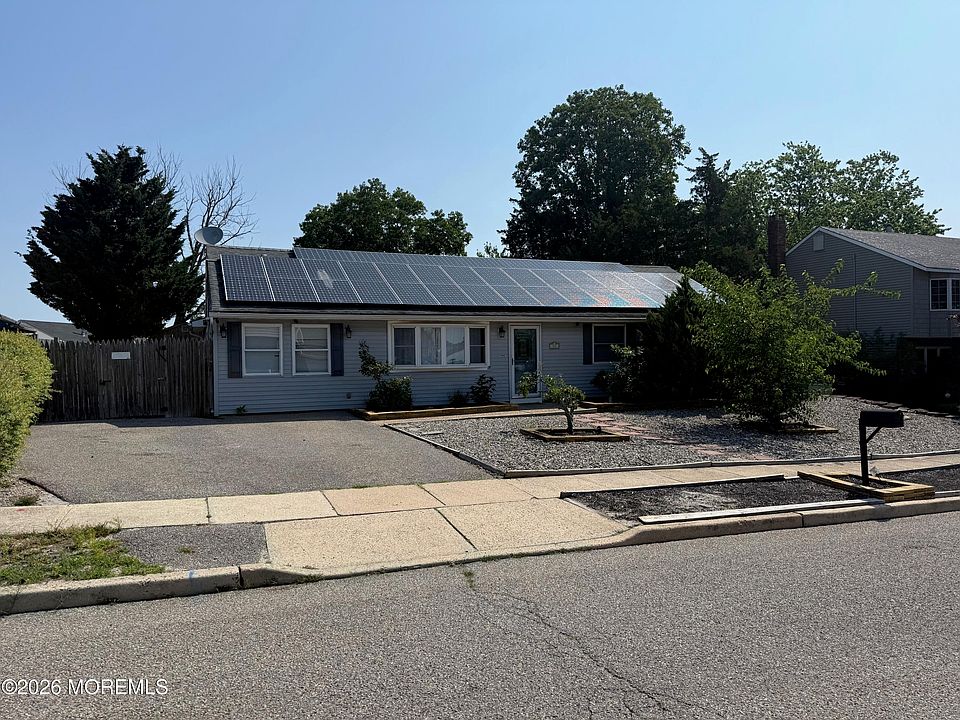 1st image of 10 James Hollow Dr