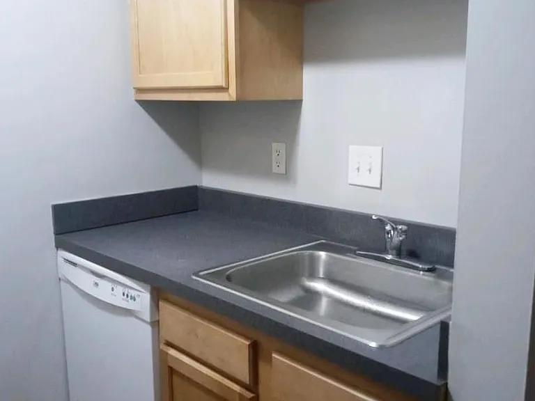 525 Lowell Ave — Photo 1