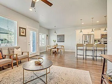 4908 E Clover Leaf Ln Photo 1