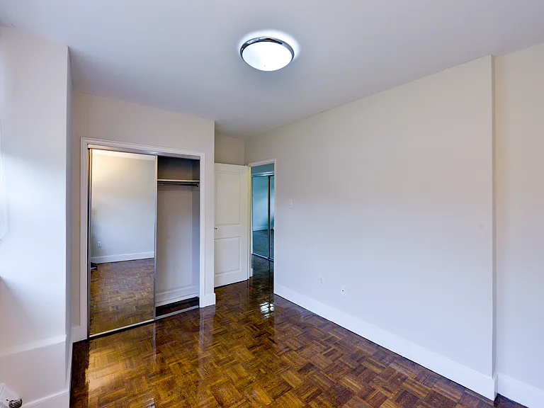 4190 Bathurst St — Photo 20