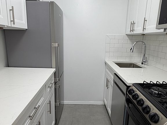 5th image of 330 E 74th St APT 4C