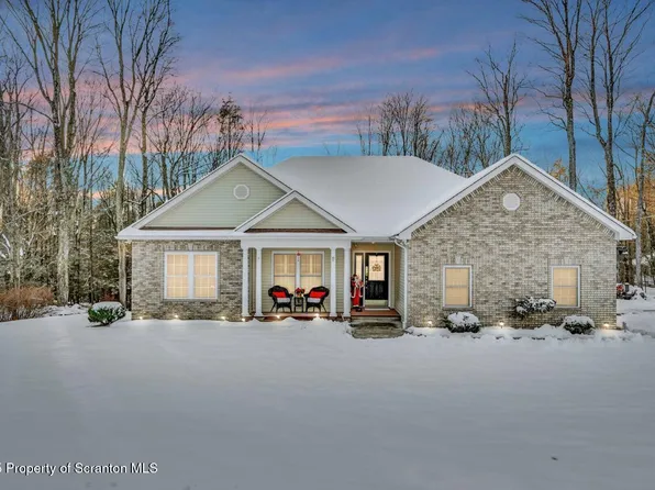 106 Brookview Ln, Greentown, PA 18426