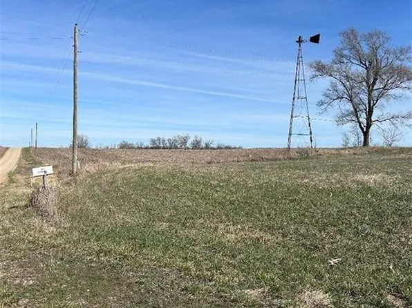 17180 Riley Rd, Winchester, KS 66097