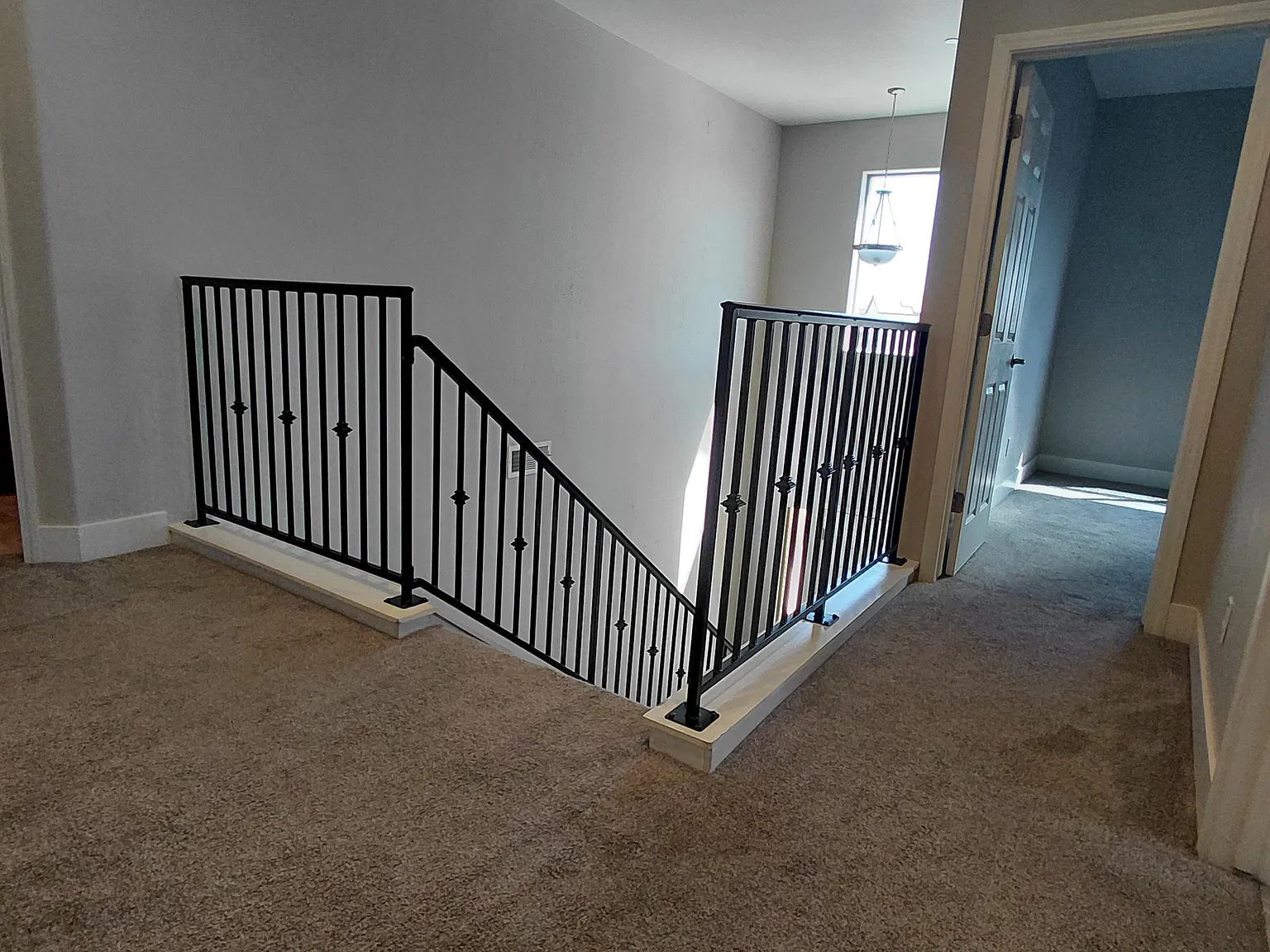 5 bed, 2500 sqft, $3,300 — Photo 4