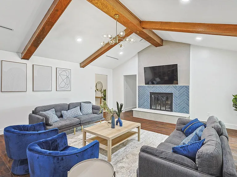 1012 Cloverdale Ln — Photo 6