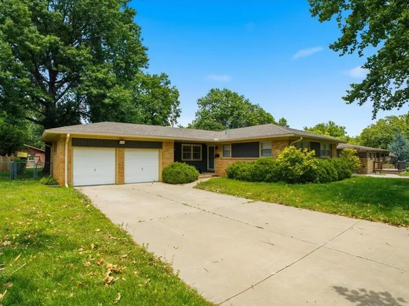 9900 W Tee Ln, Wichita, KS 67212