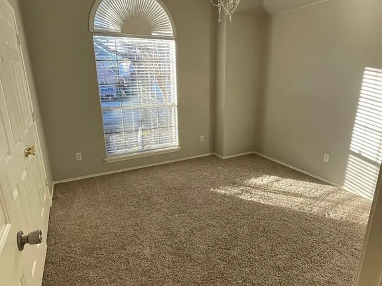 208 Forestview Rd — Photo 9