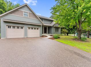 824 Springhill Dr, Burnsville, MN 55306
