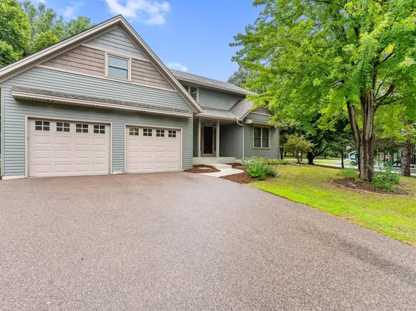 824 Springhill Dr, Burnsville, MN 55306