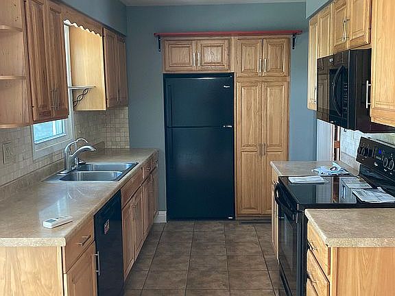 5th image of 3933 E 6th St
