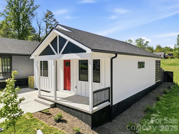 615 W Allen St, Hendersonville, NC 28739