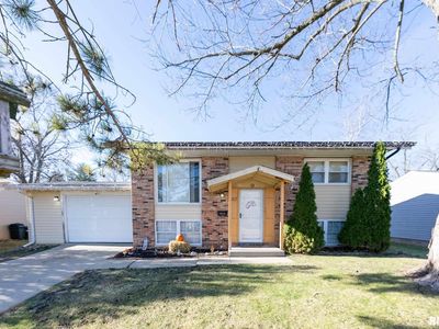 6607 N Randwick Rd, Peoria, IL, 61615