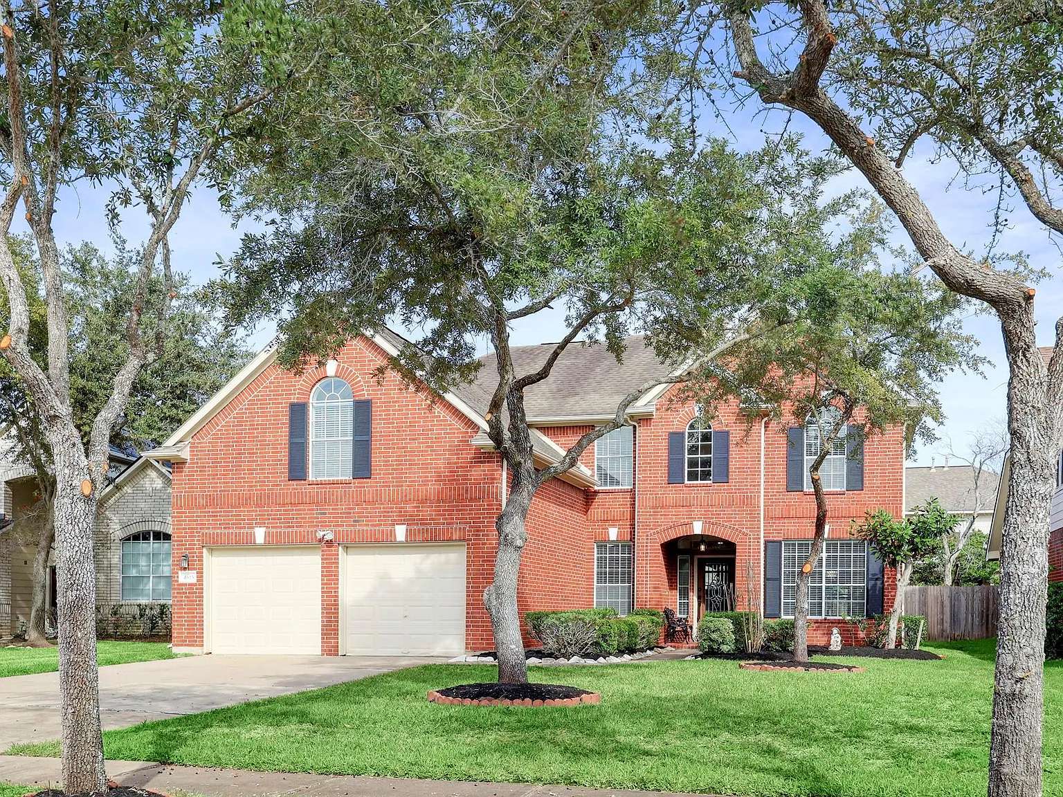 5 bed, 3.5 bath, 3277 sqft, $3,400 — Photo 2