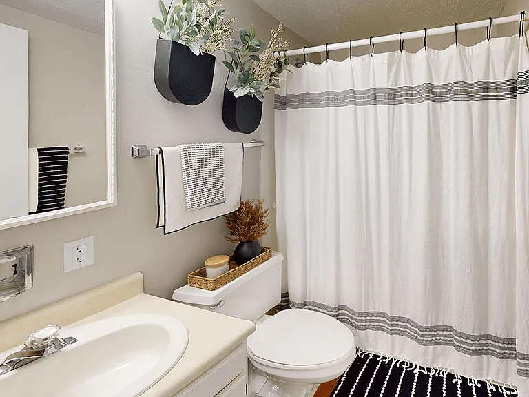 Greenmar Apartments — Photo 9