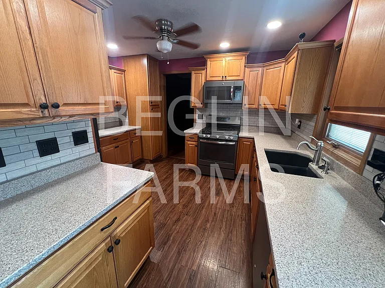 222 SW Logan St — Photo 5