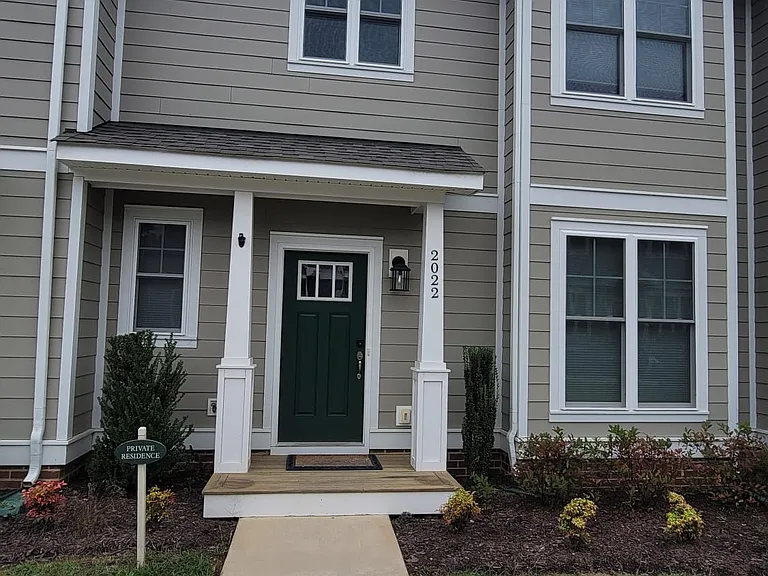 2022 Holmes Ct E — Photo 2
