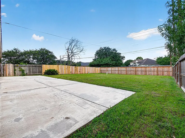 8810 Barron Wood Cir — Photo 24