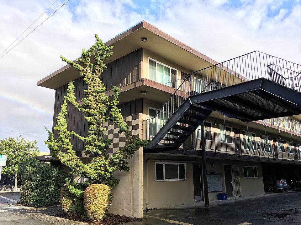 White Oaks Apartments