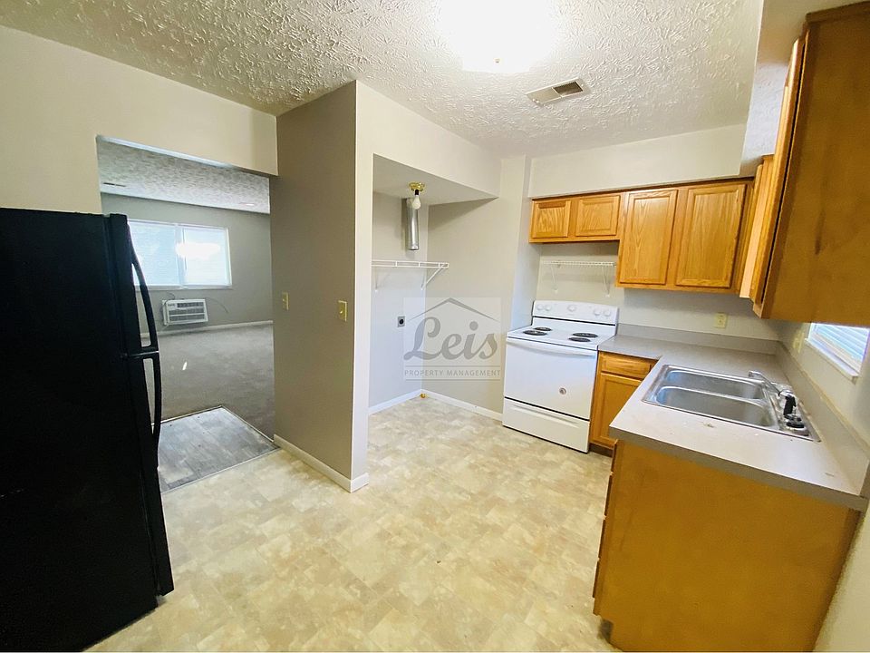 1st image of 405 N Owens Dr APT C