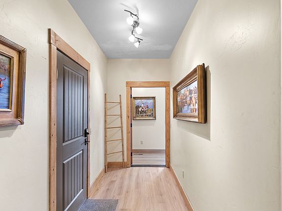4th image of 874 S Balsamorhiza Rd