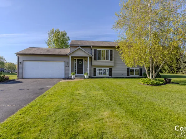 1176 Treeway Dr NW, Sparta, MI 49345