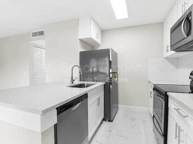 712 Meadows Cir — Photo 4