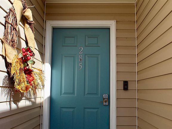 2nd image of 285 NW Clay Ct