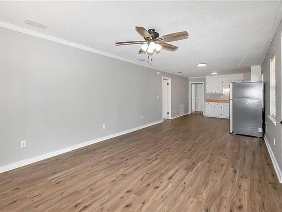 4th image of 6851 Lake Rd N