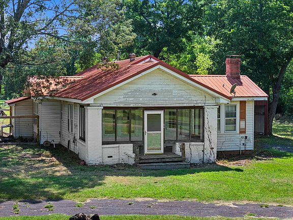 3rd image of 304 Daingerfield St