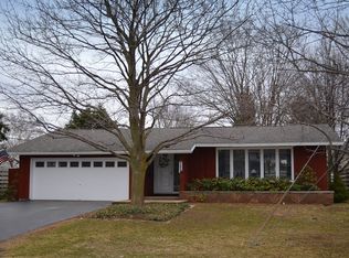 7604 Audrey Dr, North Syracuse, NY 13212