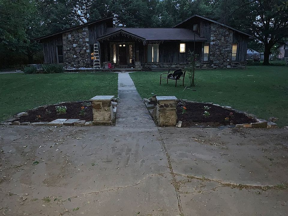 2nd image of 100 Kelly Dr