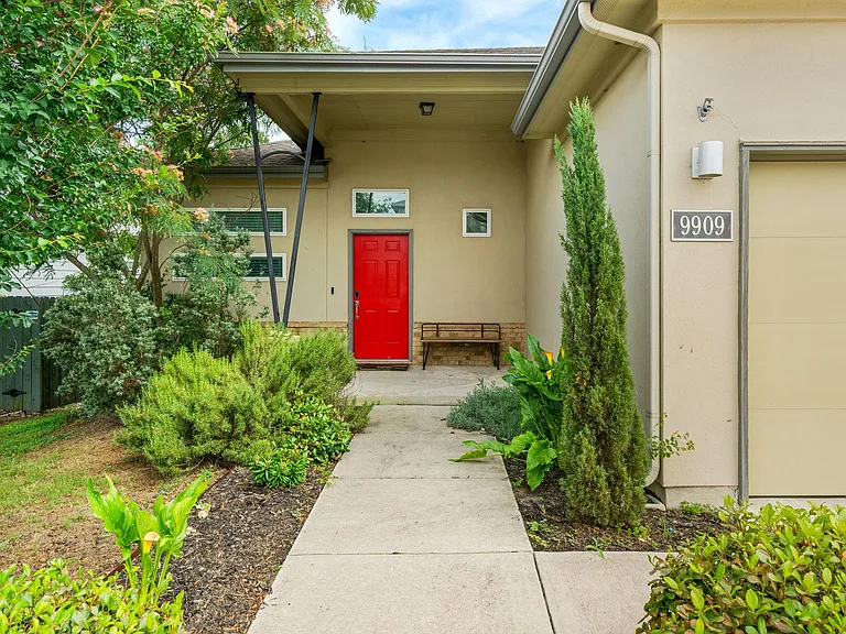 9909 Dalliance Ln — Photo 2