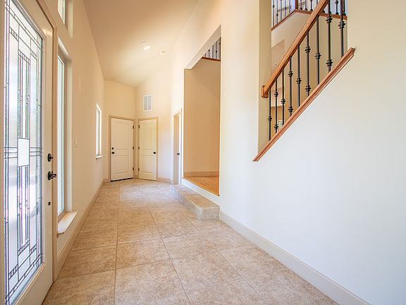 4th image of 120 Misty Ct