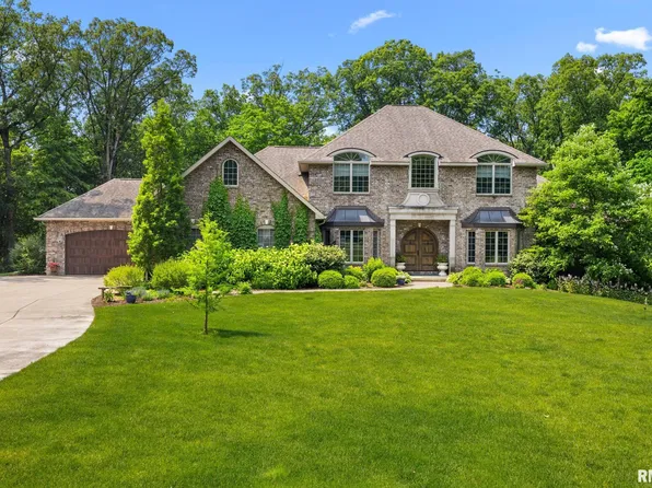 300 Wolf Crossing Dr, Morton, IL 61550