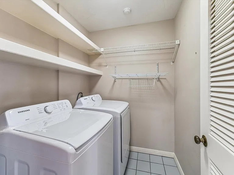 2732 Mid Ln — Photo 16