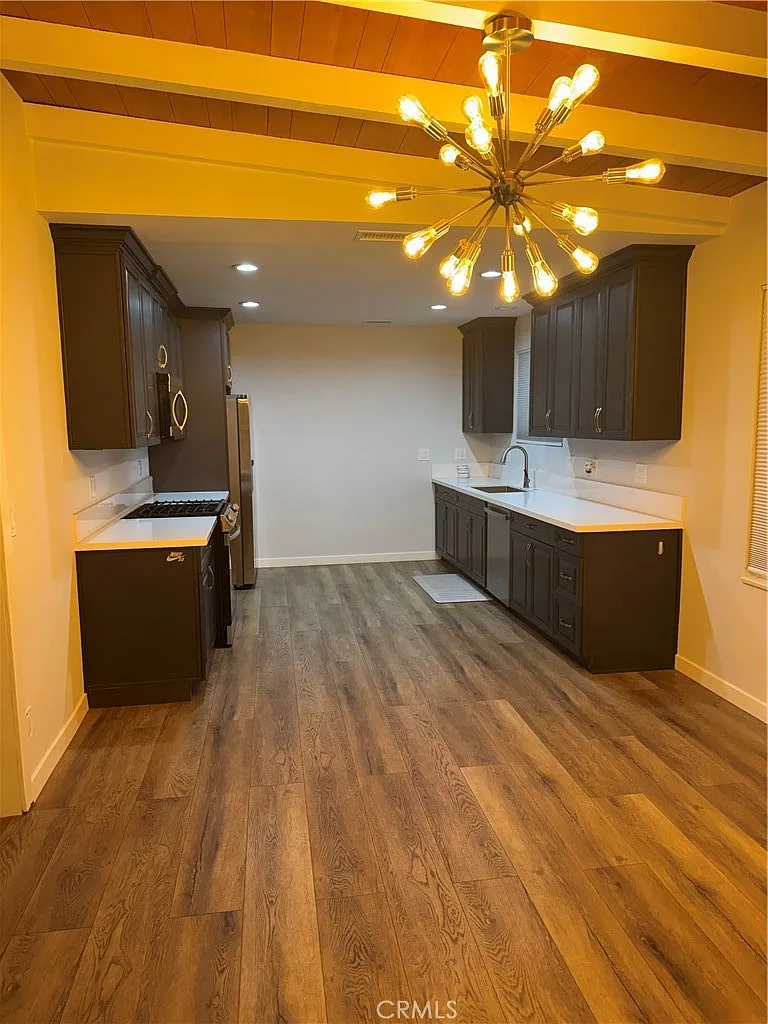 4 bed, 2253 sqft, $5,850 — Photo 3
