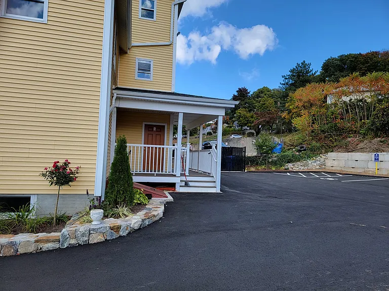 170 Farmington Ave #2 — Photo 2