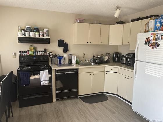 2nd image of 82 Orchard St #5