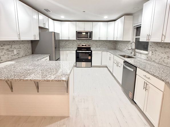 5926 SE 122nd Pl APT 2