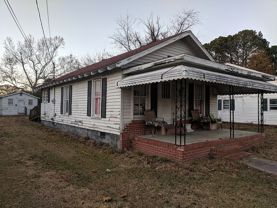 2nd image of 810 S Center St