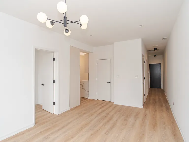 1330 N Artesian Ave #1R — Photo 5