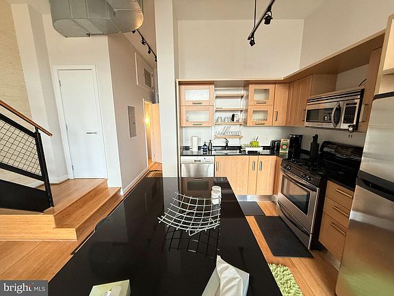 2nd image of 1390 V St NW APT 212
