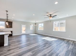 977 S Koleen Ave, Kerman, CA 93630