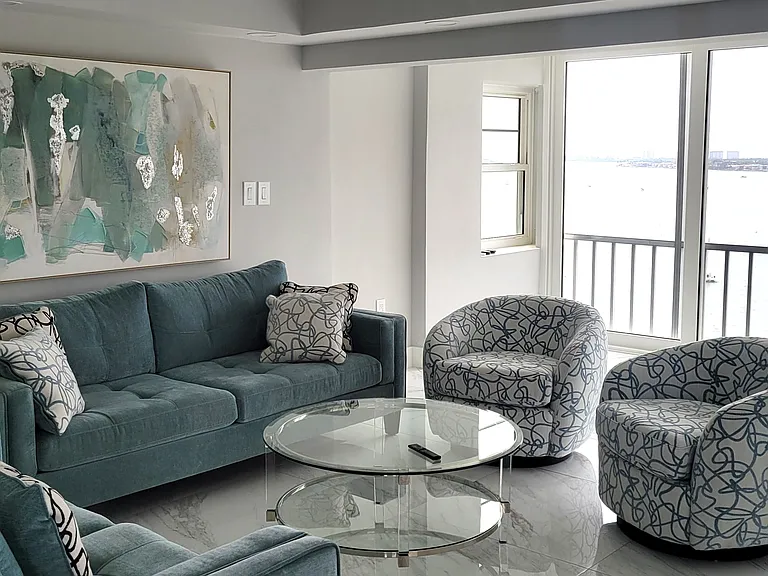 555 S Gulfstream Ave #1401 — Photo 4