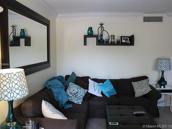 5th image of 3245 Virginia St APT 8