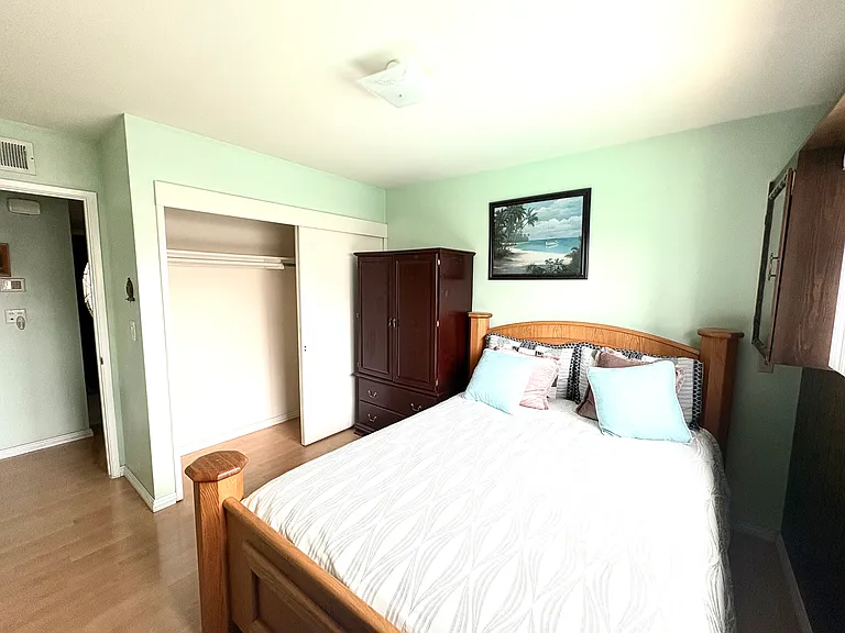 10642 Henderson Ave — Photo 3